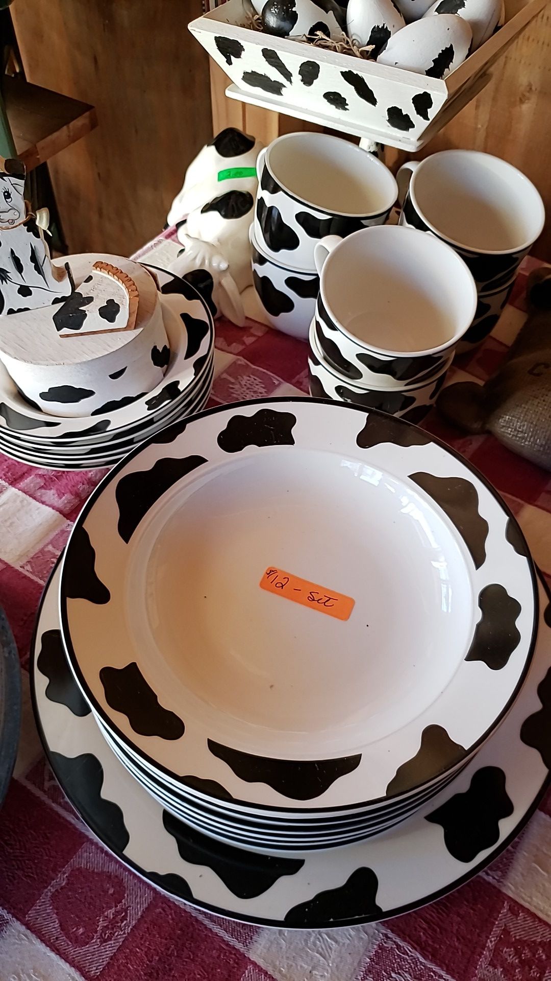 19 piece glass cow dishes
