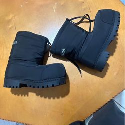 BALENCIAGA SKI BOOTS FOR TRADE