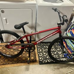 Mongoose mng pro-24 BMX bike