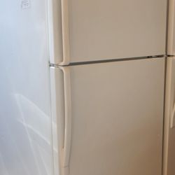WHIRLPOOL 2 DOOR REFRIGERATOR WORKING PERFECT 