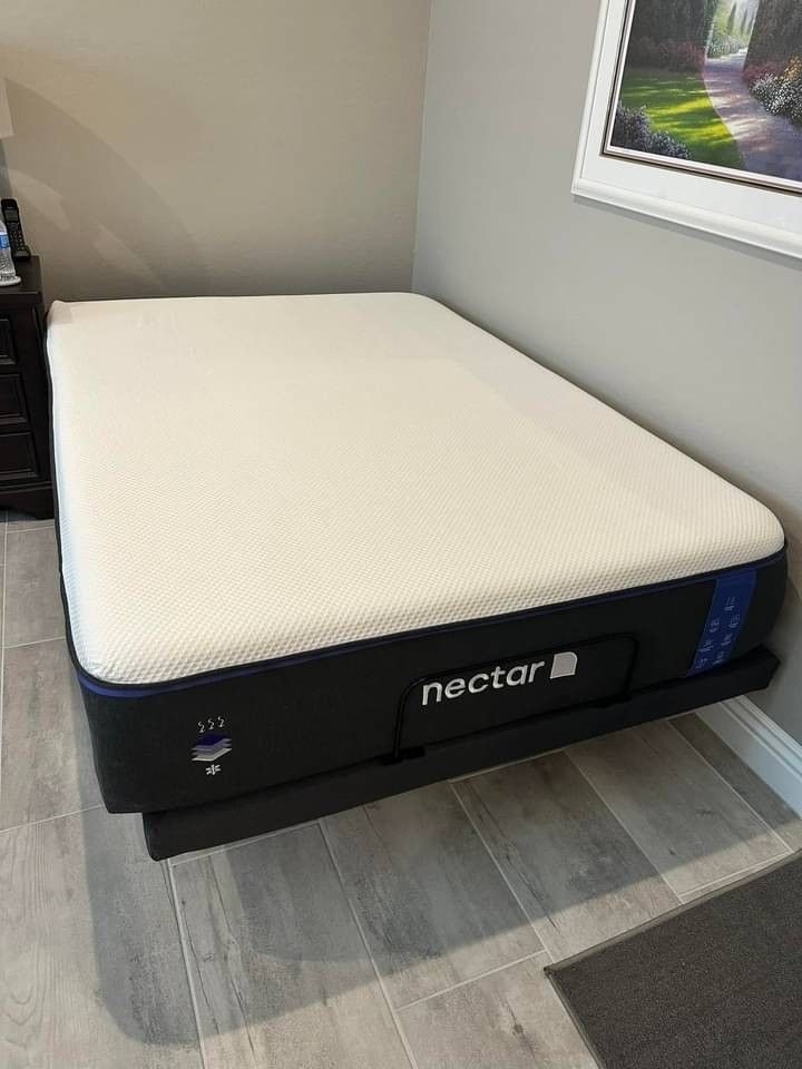 Nectar Premier Memory Foam Queen Size Mattress Like New