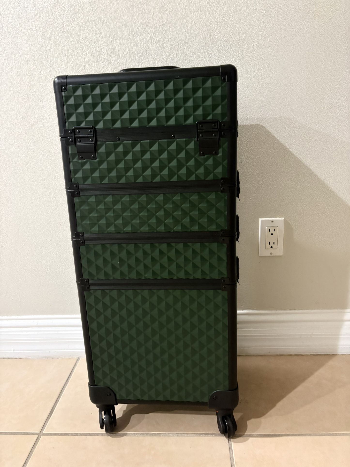 Rolling Train Case