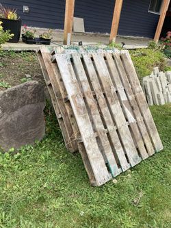 Free Wooden Crates (x4)