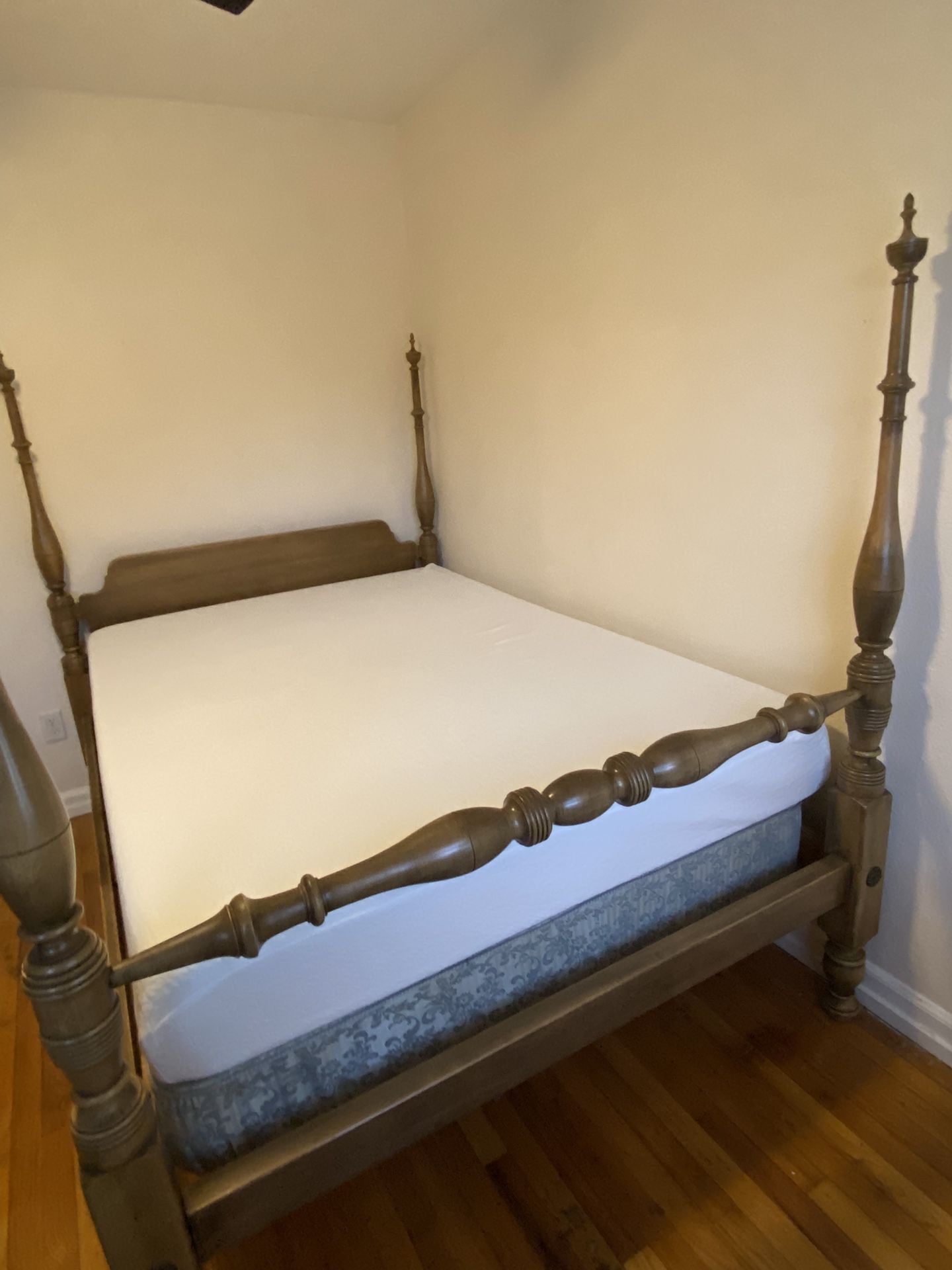 Mid Century 4 Poster Bed