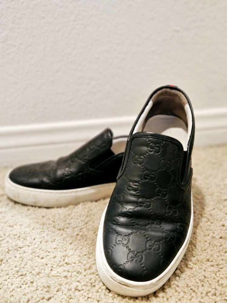 Authentic Gucci Men's GG Sneakers USED