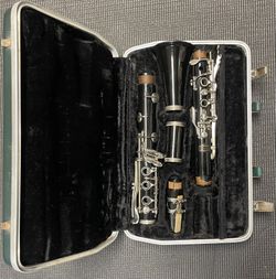 This is a Vintage 1968-69 Bundy USA 'Mazzeo' Model Bb Clarinet Outfit. Used. Serial # 502586