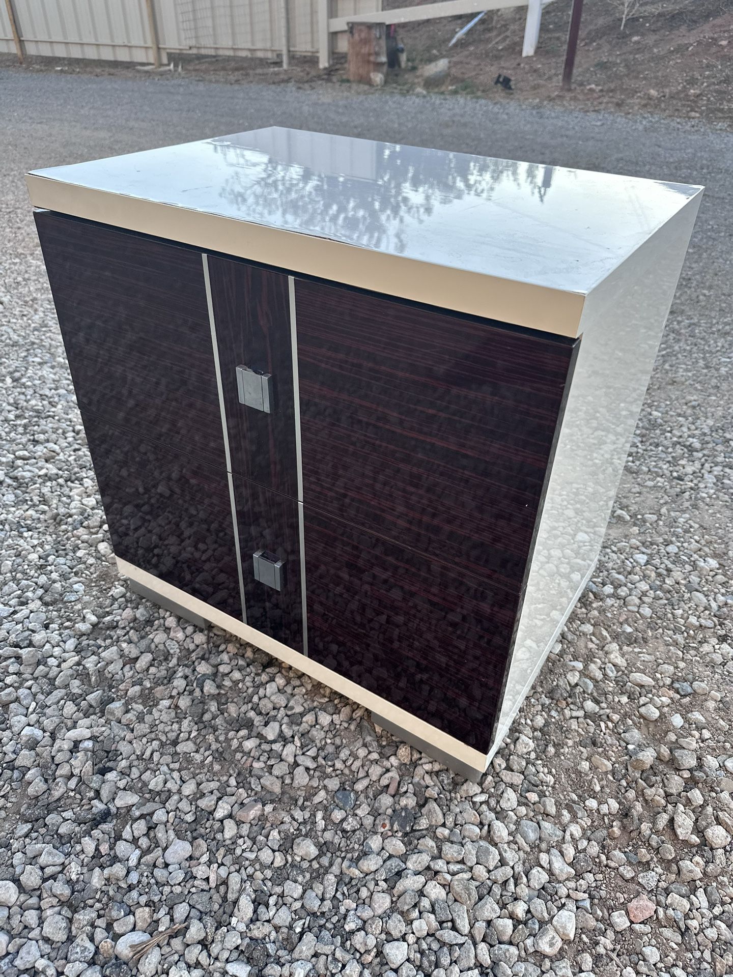 Najarian 2-Drawer Nightstand/Side Cabinet – High Gloss, Metal Frame – 24×18×24