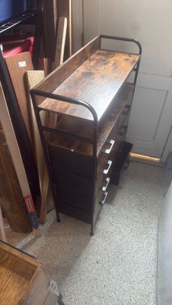Dresser 4 draws