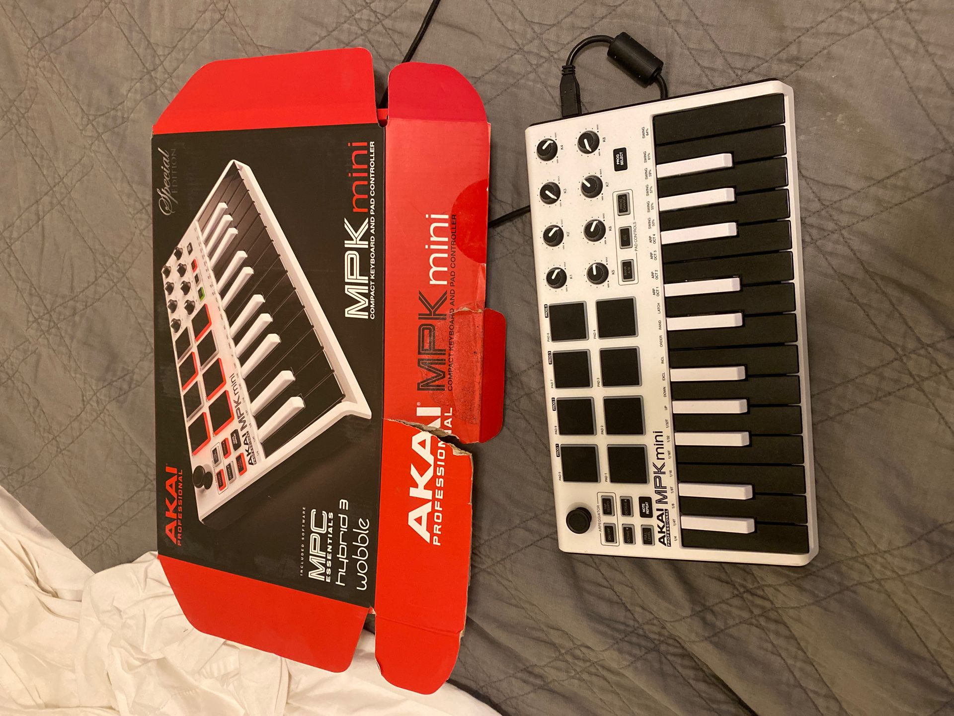 Akai mpk mini 25 key keyboard