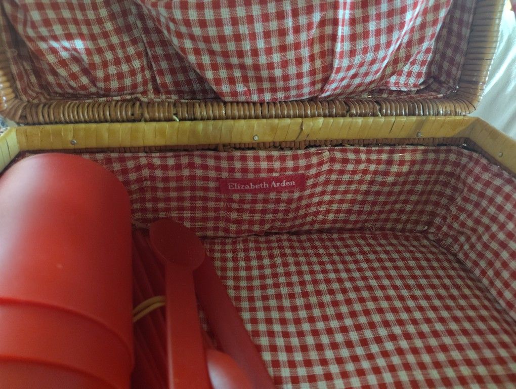 Elizabeth Arden Picnic Basket