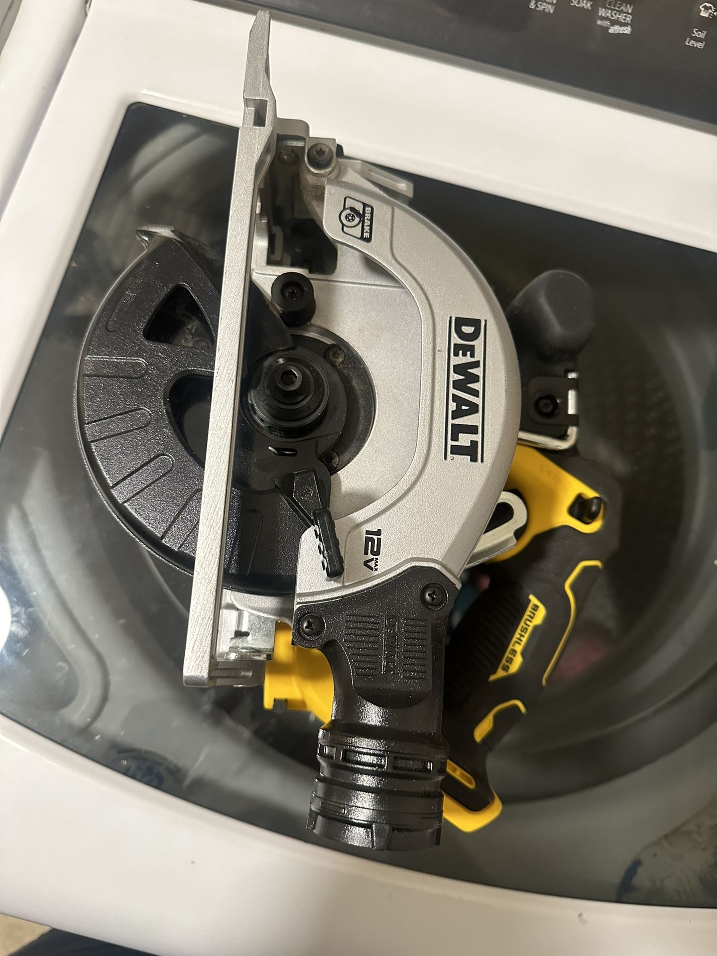 DEWALT XTREME 12-volt Max 5-3/8-in Brushless Cordless Circular Saw