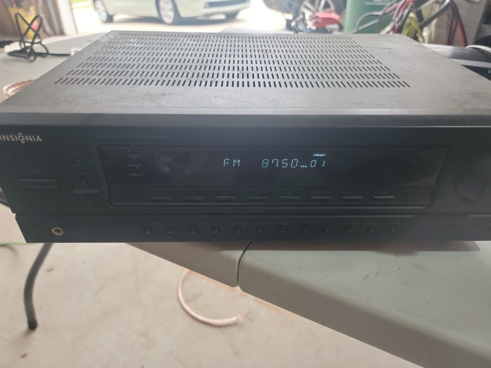 Insignia NS-R2000 - Vintage 2 Channel 200 Watt AM FM Stereo Receiver System