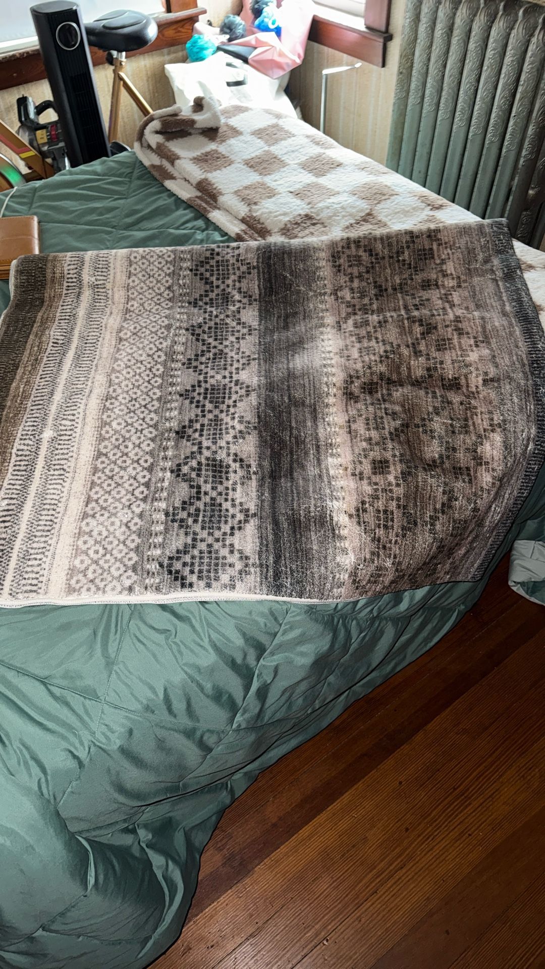 Large Rug  Slightly Heavy