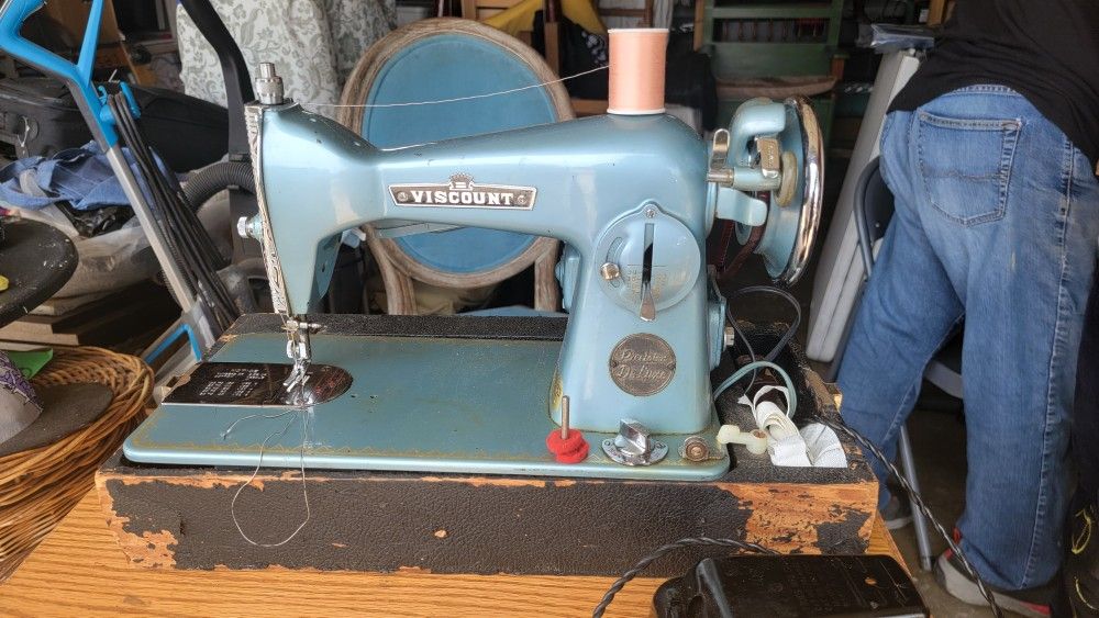 Vintage Viscount Precision De Luxe Sewing Machine