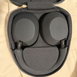 Sony Headphone W/ Noise Cancelling : WH-1000XM5