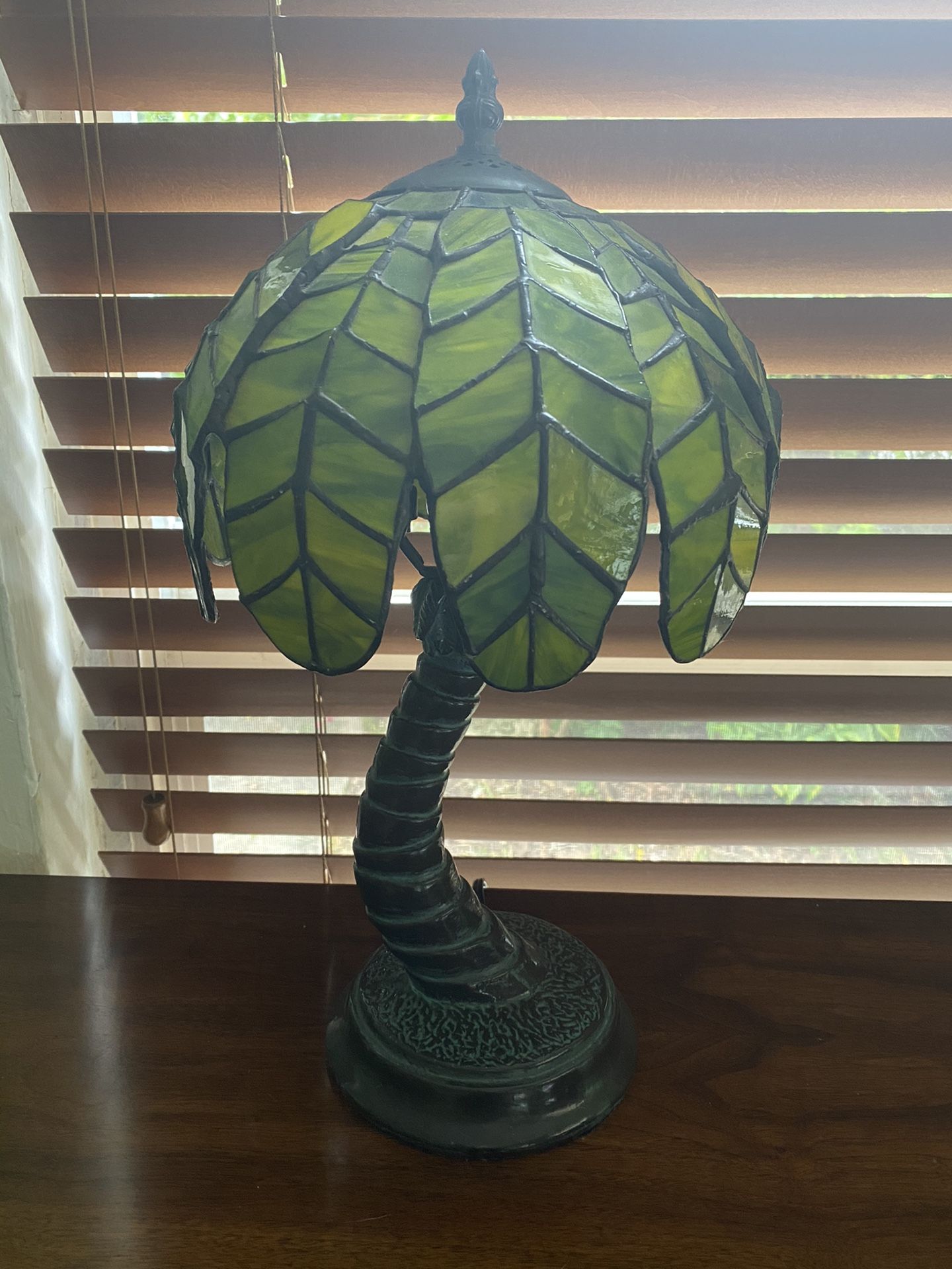 Vintage Collectible Tiffany Style Green Stained Glass Palm Tree Lamp Heavy Base