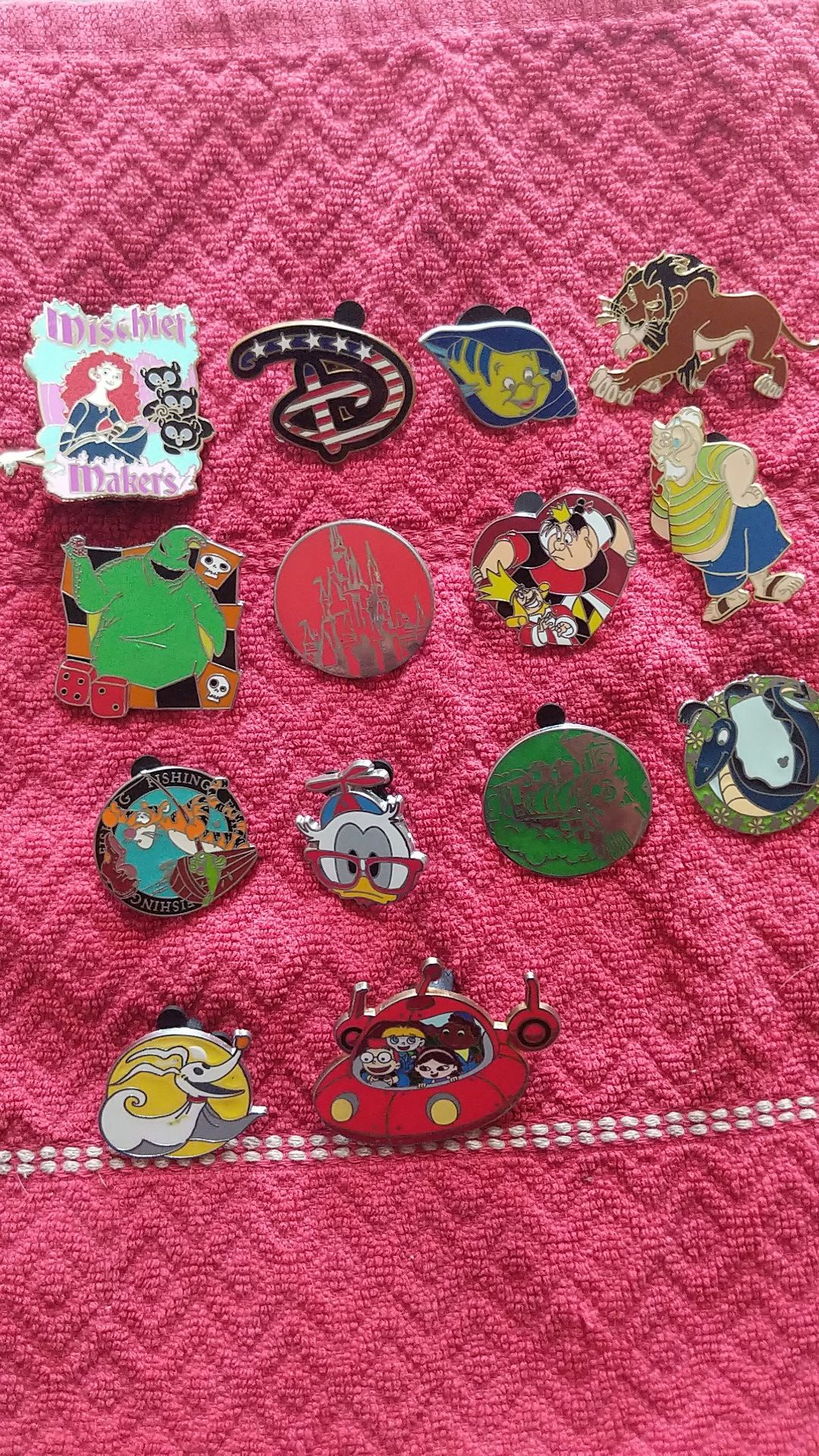 Disney pin lot of 14 with three hidden mickey