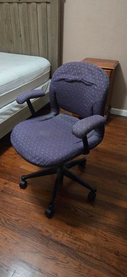 Desk Chair - FREE