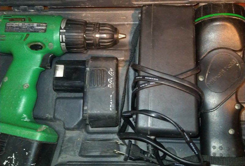 14v Toshiba Cordless Drill W/ Battery, Charger, Flashlight And Carrying Case 