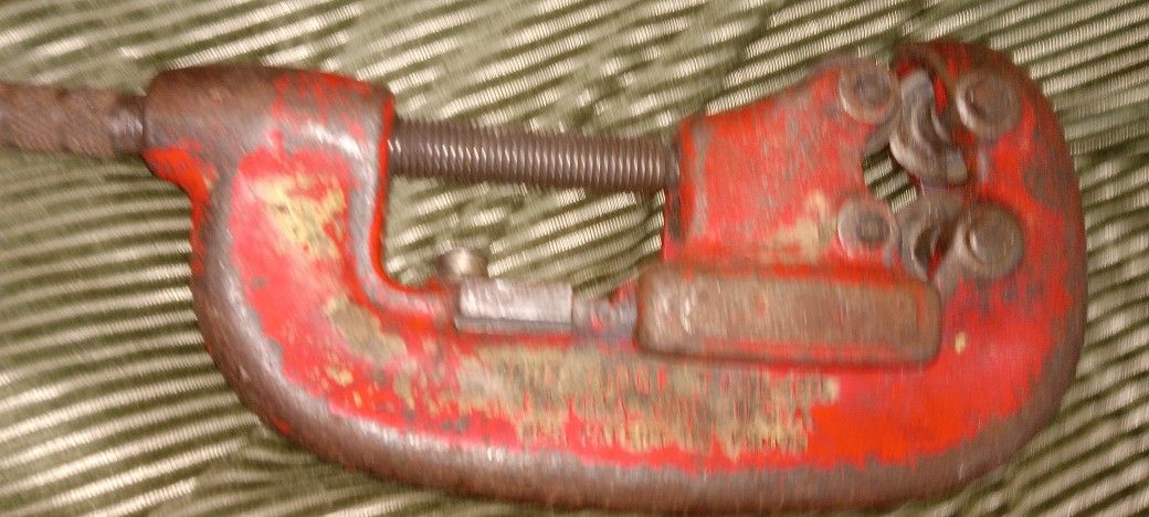 Giant Heavy Duty Steel Adjustable Pipe Cutter