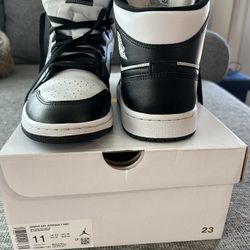 Women’s Size 11 Air Jordan 1 Mid