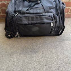 Kirkland Signature 22" Rolling Wheel CarryOn Suitcase Black Weekender Duffle Bag.