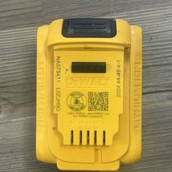 DEWALT 20V MAX 5.0Ah Lithium-Ion Battery Pack (DCB205)