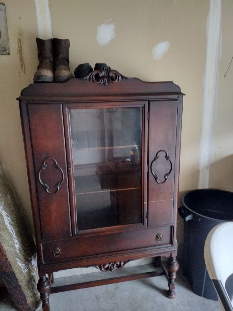 100+ Yr Old Curio Cabinet P