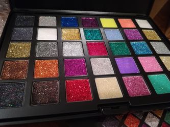 Beauty treats glitter palette