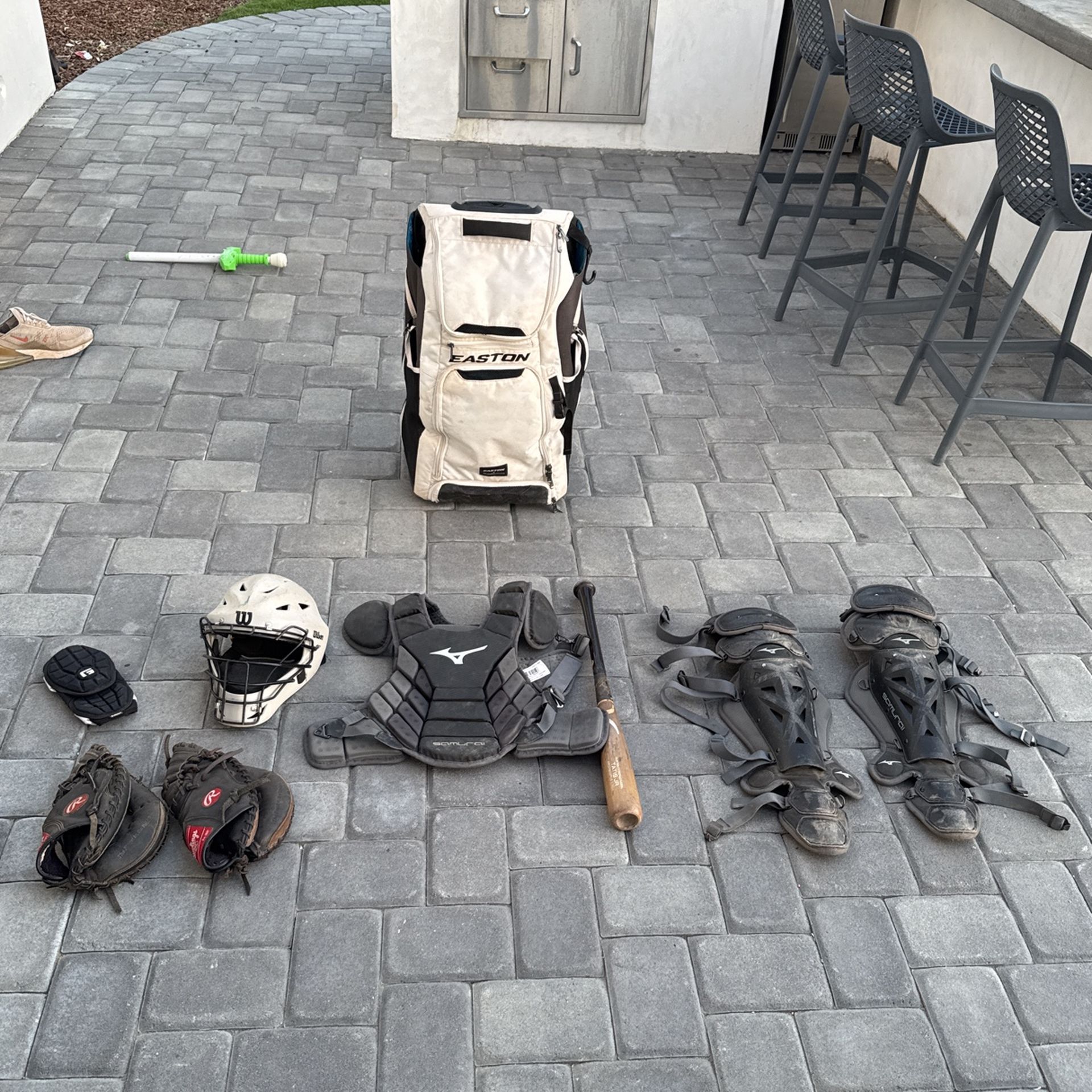 Catchers Gear Starter Pack + Wood Bat + Gloves + Bag
