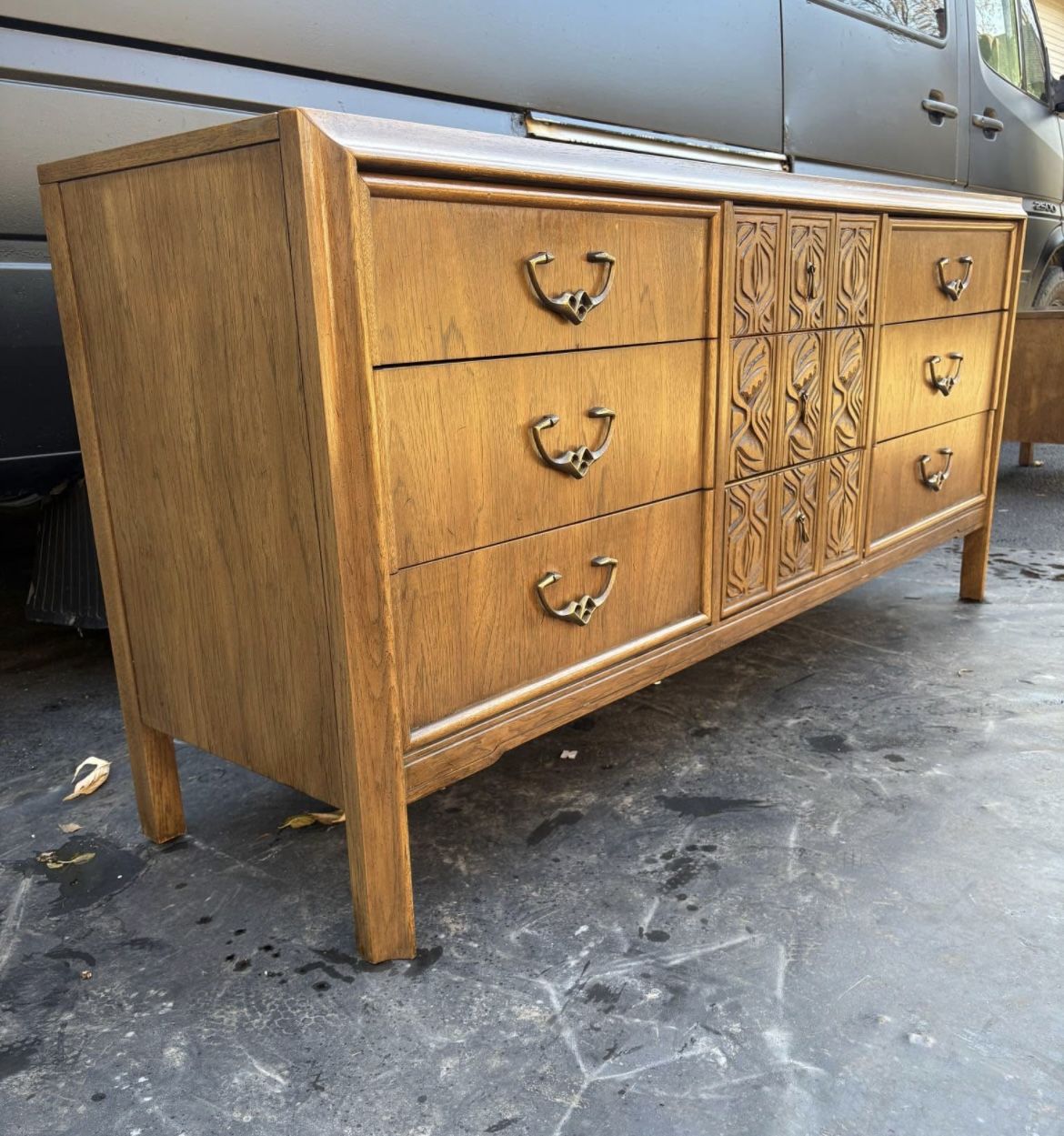 Mid Century Dresser By Kroehler 