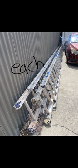 Excellent condition, 48 feet aluminum extension letters