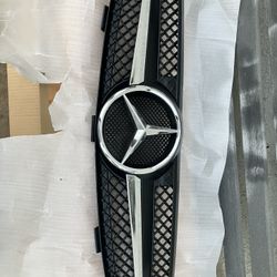 Mercedes Benz Grill
