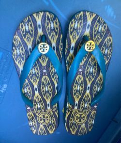Tory Burch sandal size 8 or 8.5