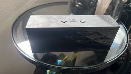Jawbone Jam box Blue tooth speaker