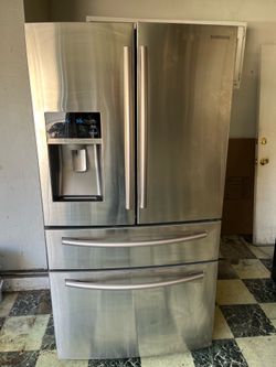 Samsung refrigerator fridge in great condition stainless steel