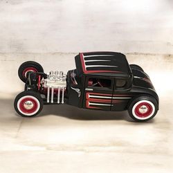 Maisto 1:24 Scale 1929 Ford Model A Diecast Model Car Red Wheels