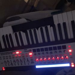 Novation 61 Key 8 Pad MIDI Keyboard 