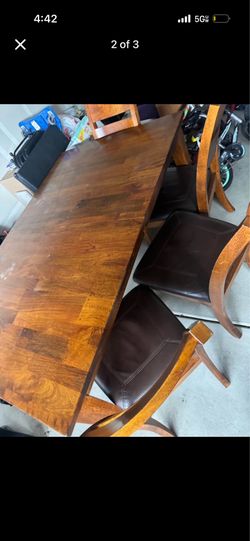Table with 4 chairs
