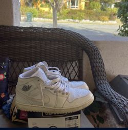 Jordan 1 Mid