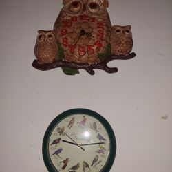 2 Vintage Clock 