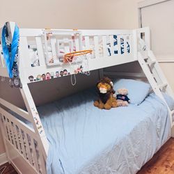 Bed and Dresser / (contact info removed)
