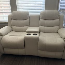 Double Reclining Loveseat with Console & Cupholders
