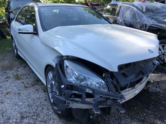 2010 Mercedes C300. “PARTES”