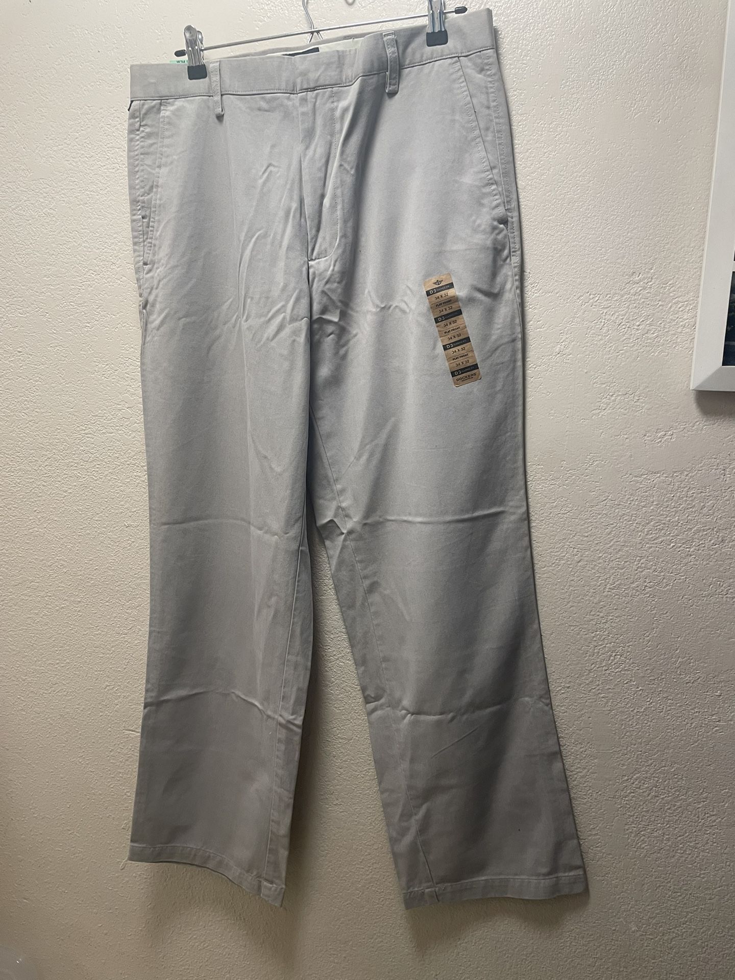 Dockers size 34x32 Beige