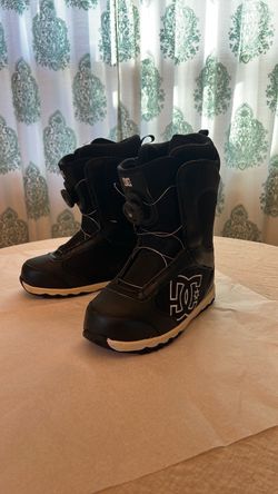 Women’s snowboarding boots size 9.5