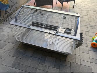 Like new 7 sqft guinea pig enclosure with food bowl and hay feeder