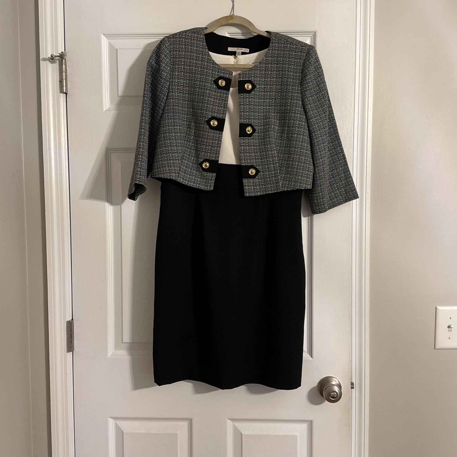 Women’s Business Suit/dress Size 12 Petite 