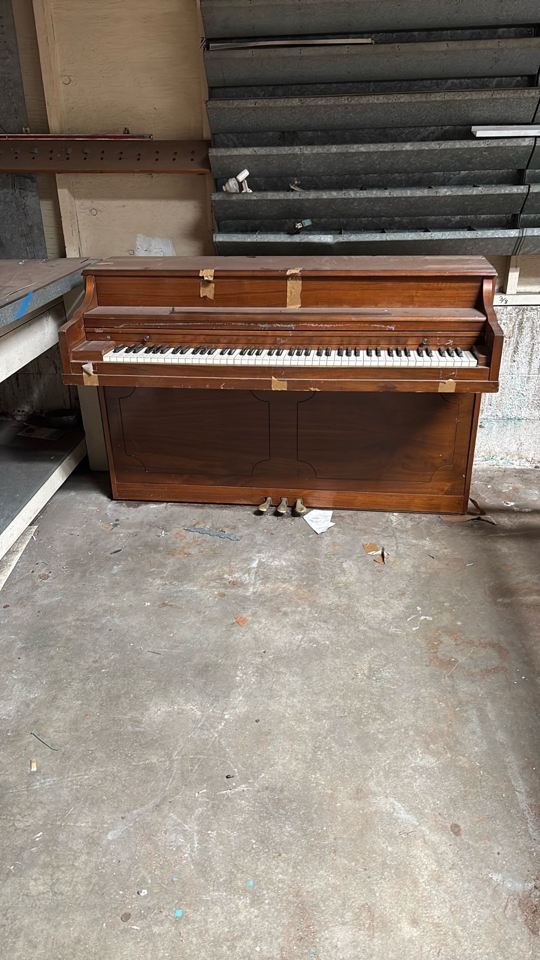 Free Upright Piano, IN TUNE, ALL KEYS WORK!