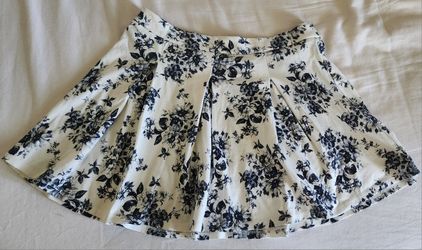 Beautiful Blue White Floral Skirt M